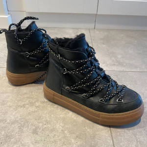 Fodrade skor - Fodrade skor från other stories 