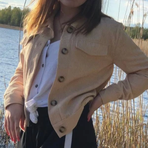 Manchester-jacka - En jättefin Manchesterjacka som är perfekt nu till våren! Storlek S