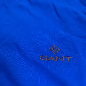 Blå Gant tröja, storlek M och väldigt bra kvalitet oanvänd