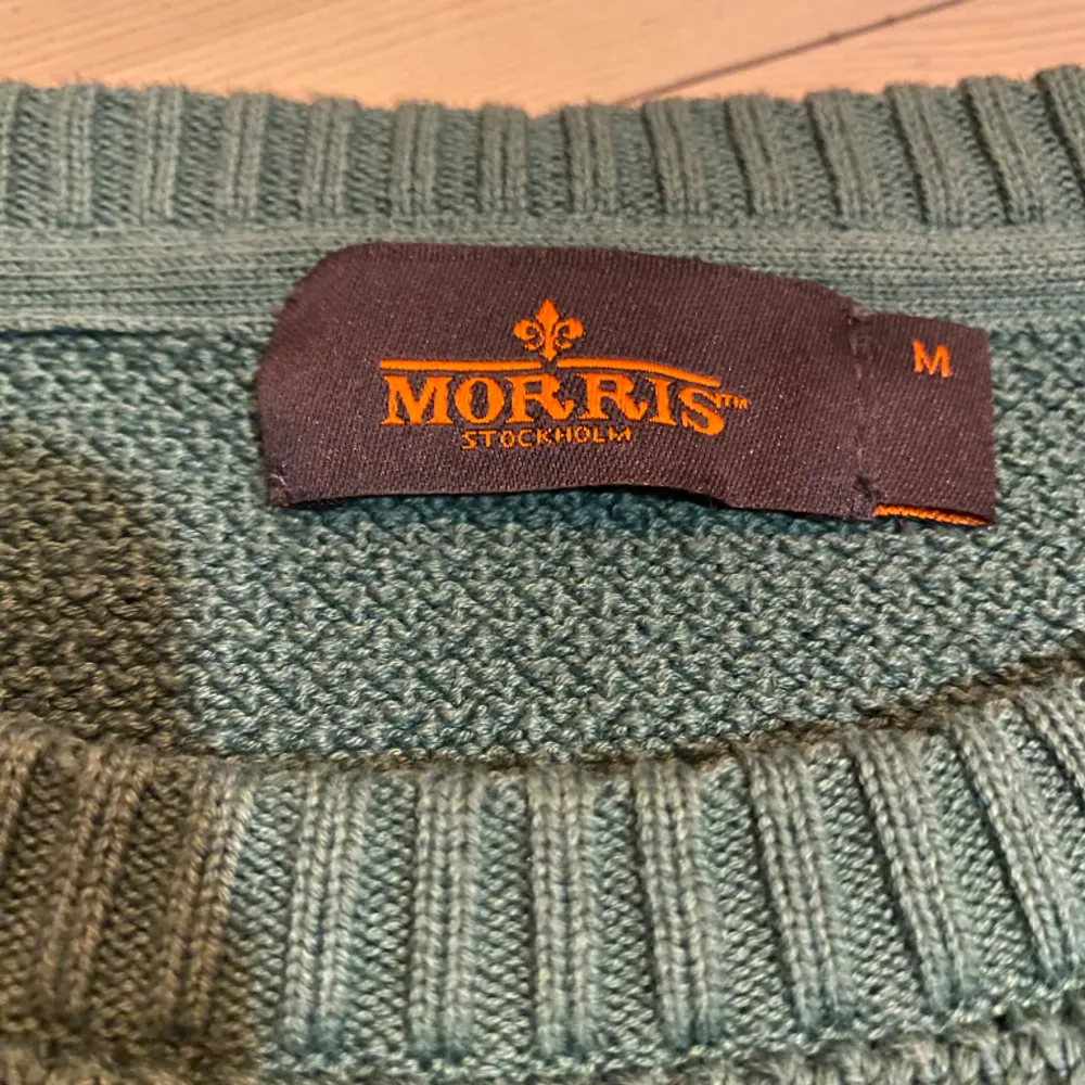 Finstickad Morris sweatshirt, bra skick 9/10 Säljer för 300kr. Ganska liten i storleken. PassR S men det är Storlek M, Nypris: Runt 1400kr. Stickat.