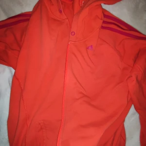Adidas tröja - Använt skick 