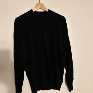 Zara sweatshirt - Hej, säljer en fet zara sweatshirt, modellen är lite tightare, storlek M, skick 10/10