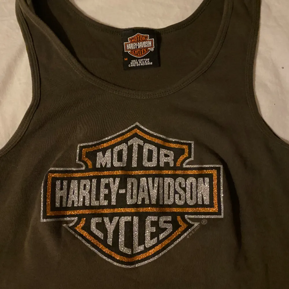 Världens snyggaste linne från Harley Davidson med glitter tag!💯kom privat för mer bilder🥰. Toppar.