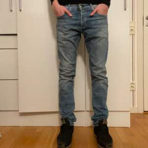 Ett par feta ljusblå replay jeans i storlek W32 L34. | Nypris 1699kr | Vårat pris endast 499kr | Skick 9/10 knappt använda | Hör av dig vid frågor!🔔