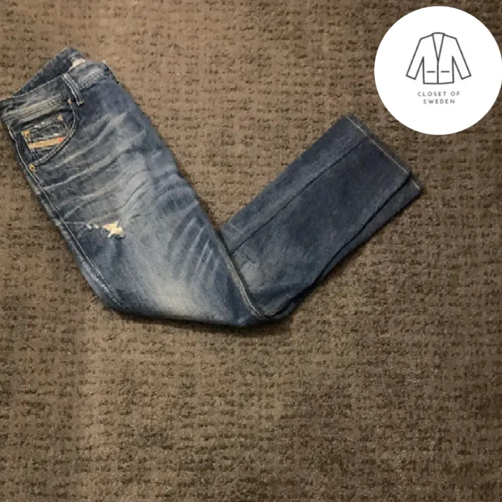 Feta diesel jeans med slitningar👌 Skick 9/10💯 Ny pris runt 1500kr vårt pris 349kr🍾🍾. Jeans & Byxor.