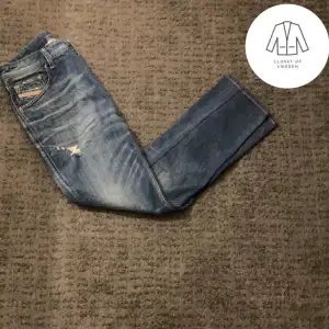 Feta diesel jeans med slitningar👌 Skick 9/10💯 Ny pris runt 1500kr vårt pris 349kr🍾🍾