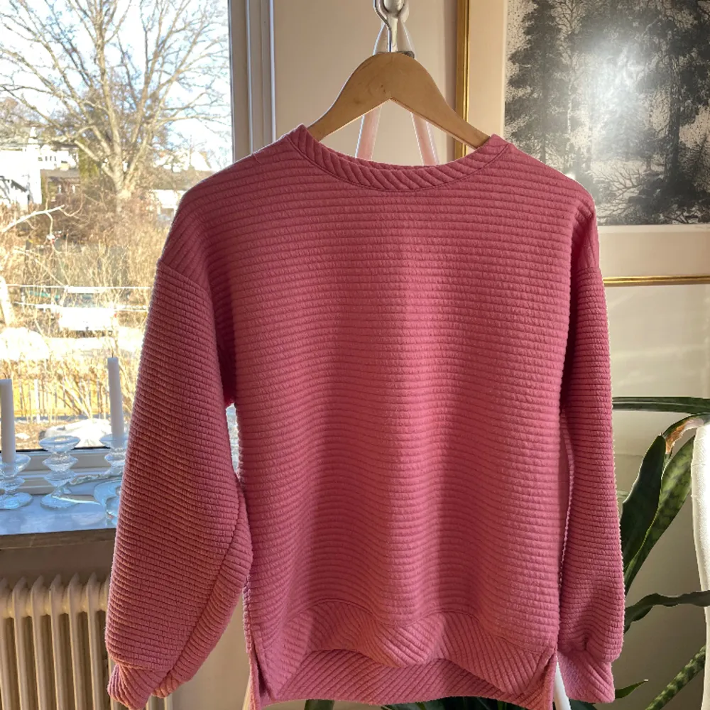 Rosa collage tröja från Zara - storlek S!. Tröjor & Koftor.