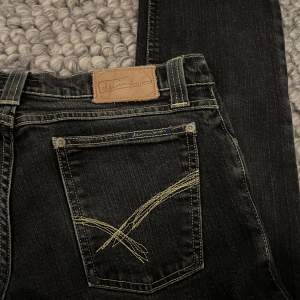 Skiiit snygga lågmidjade vintage jeans, säljer då de är lite för stora för mig❤️står att de är 32/34. 