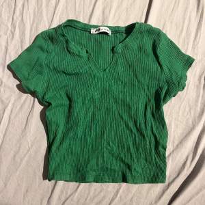 Grön ribbad t-shirt från NewYorker