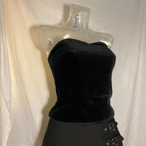 Korsettop i sammet - Korsettop i sammet storlek S i mycket bra skick ☘️