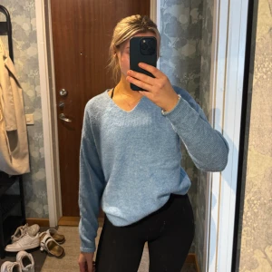 Stickad tröja - Stickad tröja från VERO MODA i stl S. Använd ett fåtal gånger.