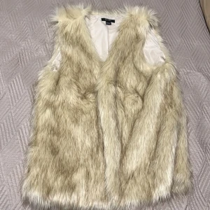 Pälsjacka  - Pälsväst för kvinnor bra kvalite jättebra för vår och höst 