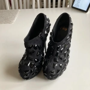 Nelly Klackskor - Klackskor från Nelly i storlek 36. Köparen betalar för frakten🥰❤️