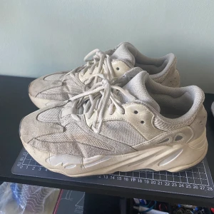 Yeezy 700 - 100% Authentic. Pretty beat up with some cleaning could freshen these up therefore cheap price. Wont find a cheaper pair than these. No box just the shoes! Retail is crazy expensive so, dm me if you have any questions!
