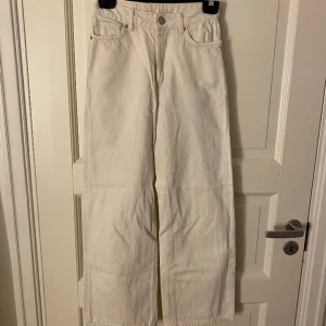 Vita jeans - Testade men inte använda!