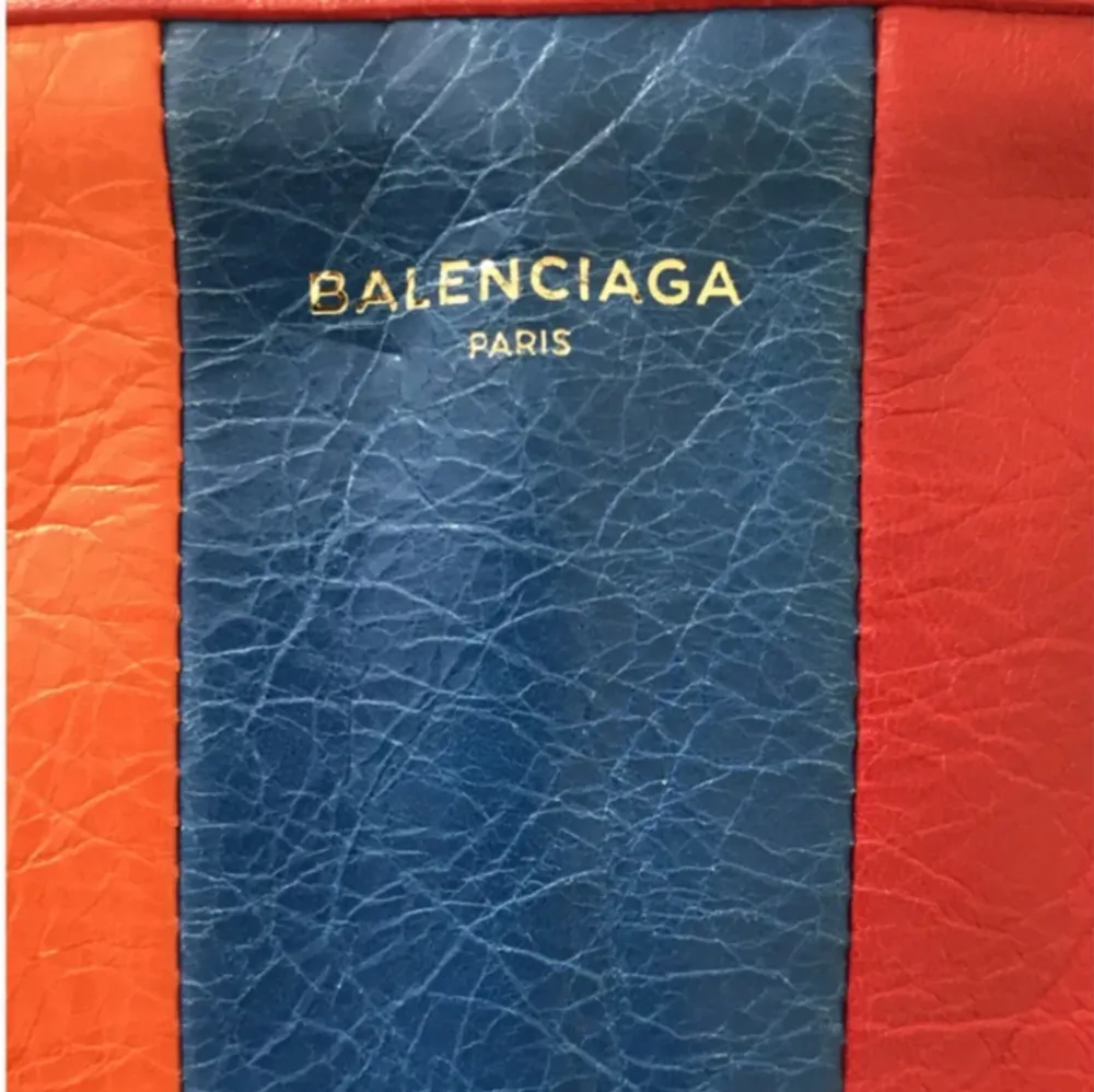 Balenciaga SS17 Multicoloured striped bazar pouch/ clutch  Passar en MacBook . Väskor.