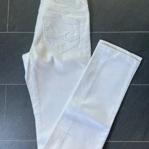 Jeans Crocker 26/32 - Mycket fint skick  Midjemått 72cm