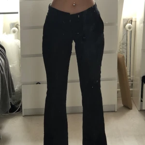 KostymByxor - Kostymbyxor från Bikbok, använda men har tyvärr blivit för små för mig. Storlek 36 normal längd. Skulle kunna byta mot 38. Jag är ca 165cm