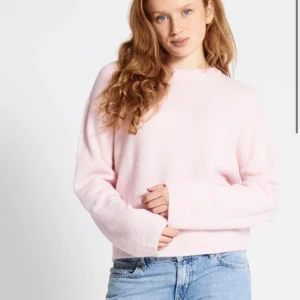 Stickad tröja rosa - Fin stickad tröja från lager 157, storlek s- slutsåld på hemsidan, använd ca en gång💕