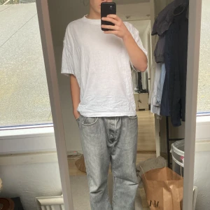 Vit T-shirt H&M  - Vit boxy T-shirt från H&M storlek M.