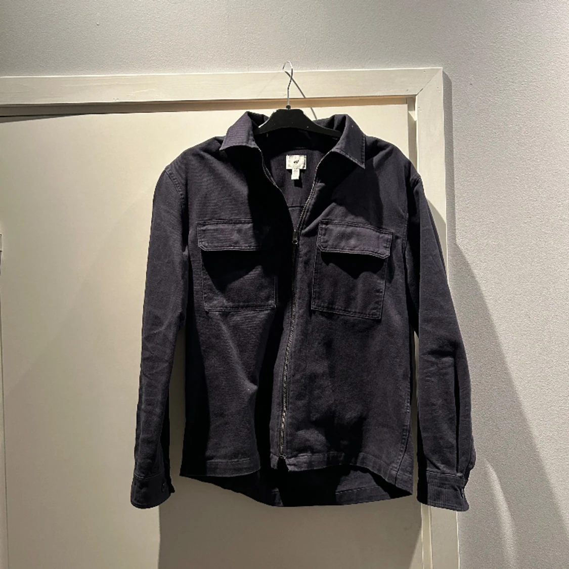 Mörkblå overshirt med zip
