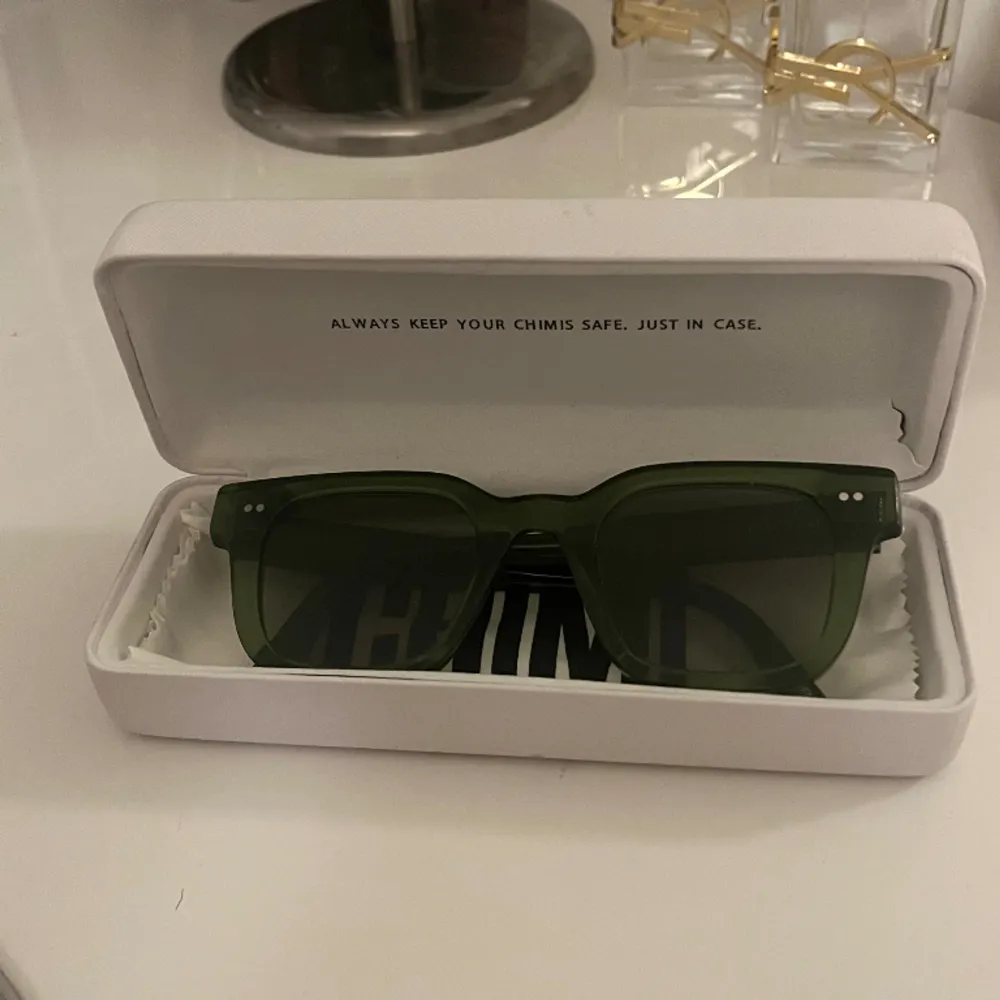 Chimi solglasögon i färgen kiwi, modell #004 🌟🌟sparsamt använda!. Accessoarer.