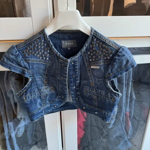 Jeans bolero med detaljer  - Snygga silvriga detaljer🙌🏾💞