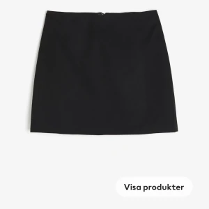 Minikjol hm - Säljer min svarta minikjol från hm då den är för liten för mig🩷