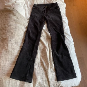 Ralph Lauren manchester byxor - Supersköna lågmidjade manchesterbyxor från Ralph lauren, väldigt bra skick!