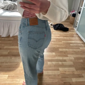 Levis Jeans - Fint skick, säljes pga använt så få gånger🥰 (jag är 172cm)