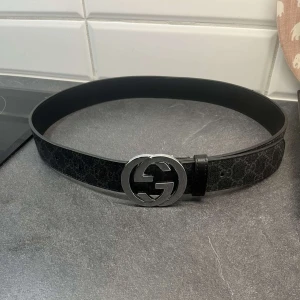 Gucci bälte  - Jag säljer gucci bälte som helt ny använd 1-3 gånger 110cm perfekt och stiligt passar med allt