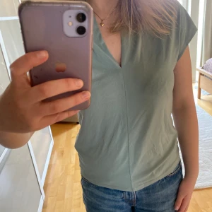 Topp - Topp från hm i storlek xs, men passar mig som brukar ha S bra🌷 Bra skick, knappt använd!