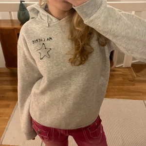 Gina hoodie - Säljer denna hoodie från Gina Young🩶🤍