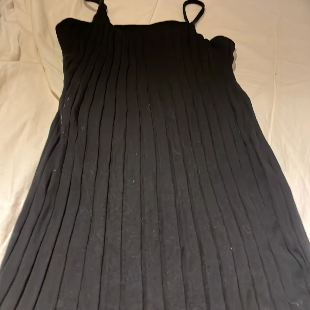 Säljer denna klänning den e kort i storlek xs. Klänningar.