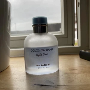 Dolce & Gabbana Light Blue intense sampels  - 2ml (30kr), 5ml (50kr), 10ml (85kr)  Vill man köpa hela (70ml) så kommer det kosta 650. Ny kostar 900+