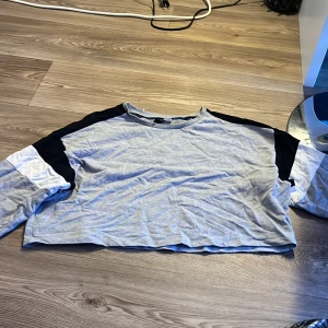 En låg midjad tröja från H&M i stolek L, knappt använd  - Fin, Lågmidjad tröja 