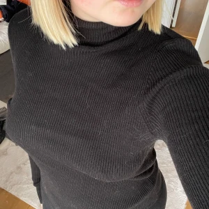 Tröja - Jätteskön långarmad tröja. Köparen står för frakten! 