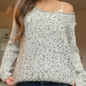 Stickad tröja  - Jättesnygg stickad tröja från märket Wera i storlek s.