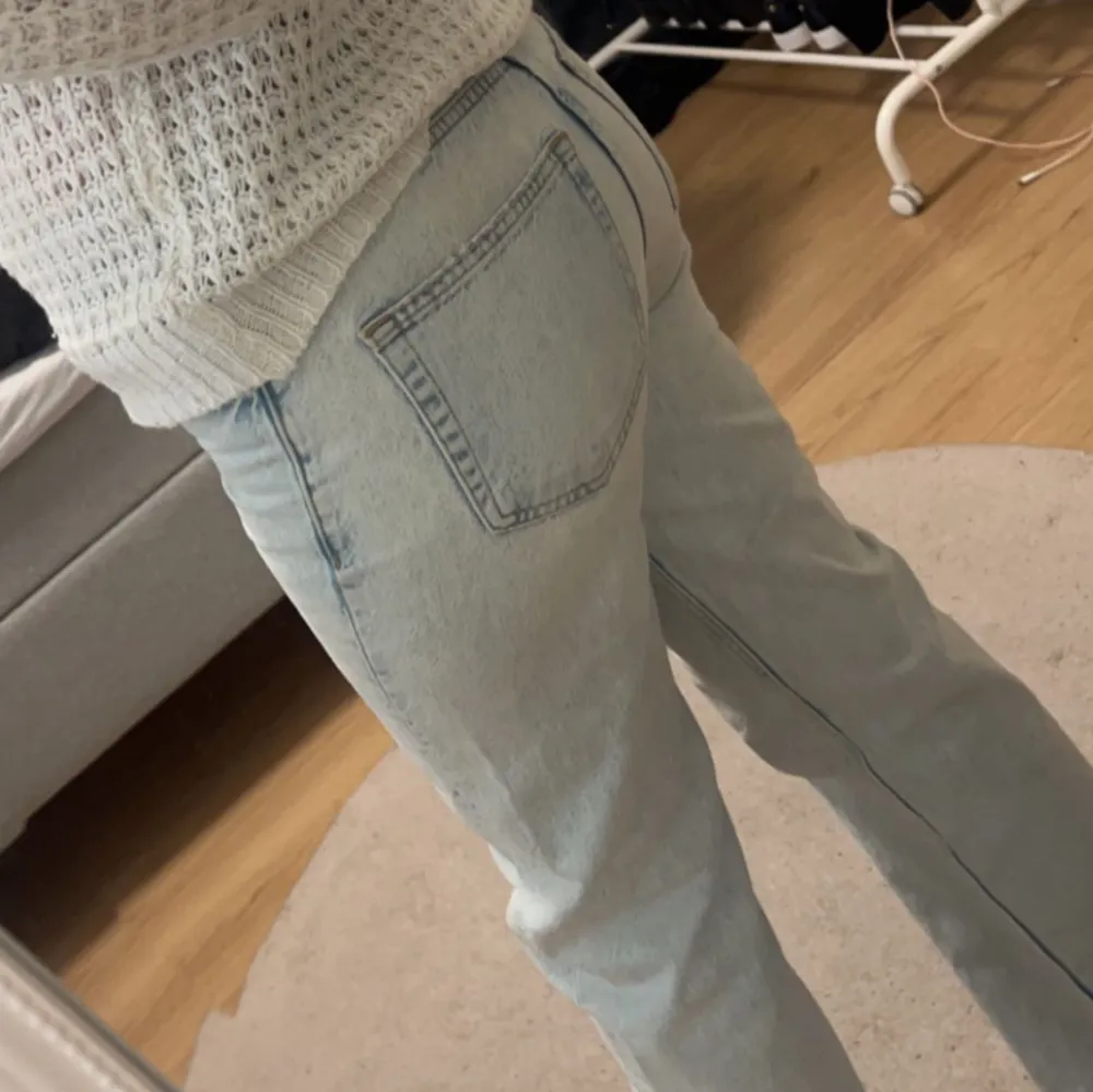 Säljer även dessa jeans från GinaTricot för att de blivit för små för mig. Jag är 170 cm lång. Hör av er ifall ni är intresserade!!💖💖. Jeans & Byxor.
