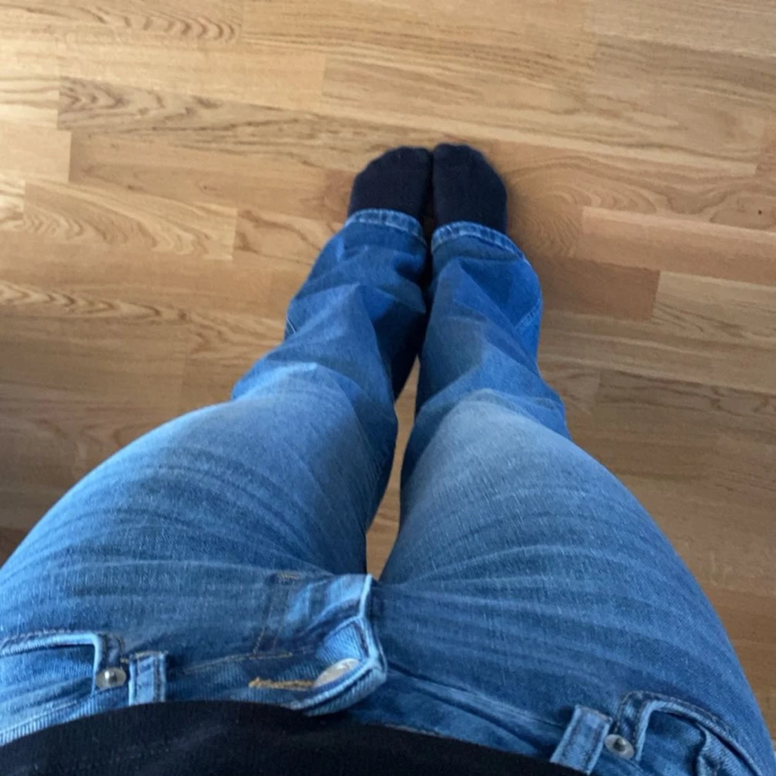 Mörklblåa lågmidjade jeans