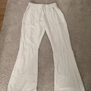 Linnebyxor  - Jätte fina linne byxor som är i bootcut. Säljer då dem är för små och inte kommer till någon användning.💘