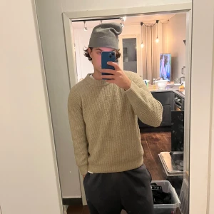 Minimum Ull Tröja - Riktigt mysig ull tröja som inte fick en plats i garderoben.   knappt använd✌️Nypris 1095kr