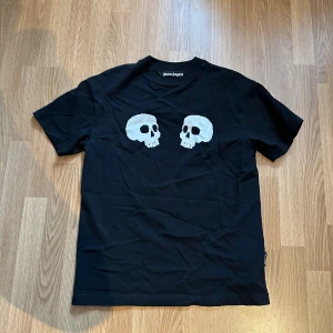 Palm angels t-shirt - Nyskick, passar normalt i storlek. Skriv för frågor
