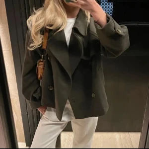 Mango kappa - Superfin kappa från mango! Kommer tyvärr inte till användning längre🩷 fint skick