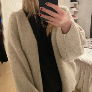 Lindex kofta  - Jätte gullig kofta från Lindex som aldrig kommer till användning, storlek m/l men passar mig som vanligtvis har xs/s