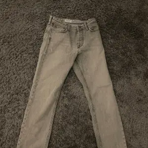 Ett par väldigt fina jack&jones jeans som är i väldigt bra skick och säljs då dom är för små. Väldigt sparsamt använda. Nypris 600, mitt pris 300
