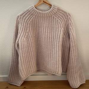 Beige stickad tröja från H&M Strl 36 Aldrig använd