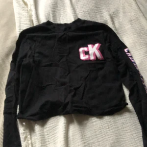 Långa armar ck - Långarmad Calvin Klein tröja i svart aldrig använd men jätte fin