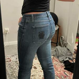 säljer dessa skinny jeans från Gant, inte min typ av jeans men har köpt dessa o secondhand så därmed av priset (köpt för 250) bra skick. intresserad? kom gärna privat💗💗