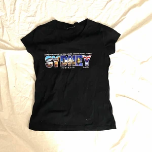 Tshirt - Cool tshirt från BobbyOZ, aldrig använd. Storlek L men sitter som en S/M